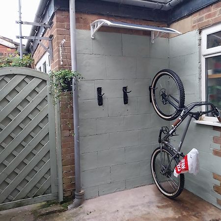Sunset Guest House Hunstanton Eksteriør billede A bicycle shower