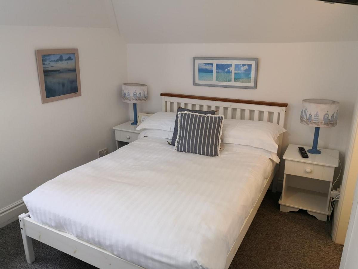 Sunset Guest House Hunstanton Eksteriør billede A bedroom at the Old Post Office