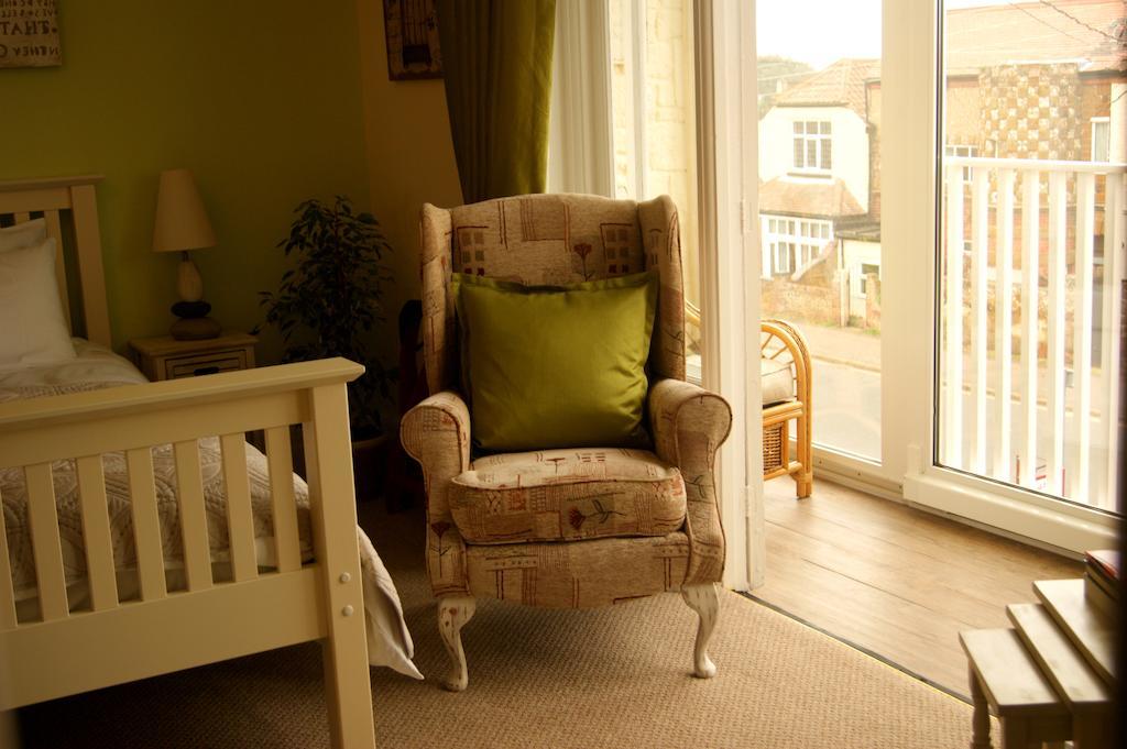 Sunset Guest House Hunstanton Værelse billede A wing chair