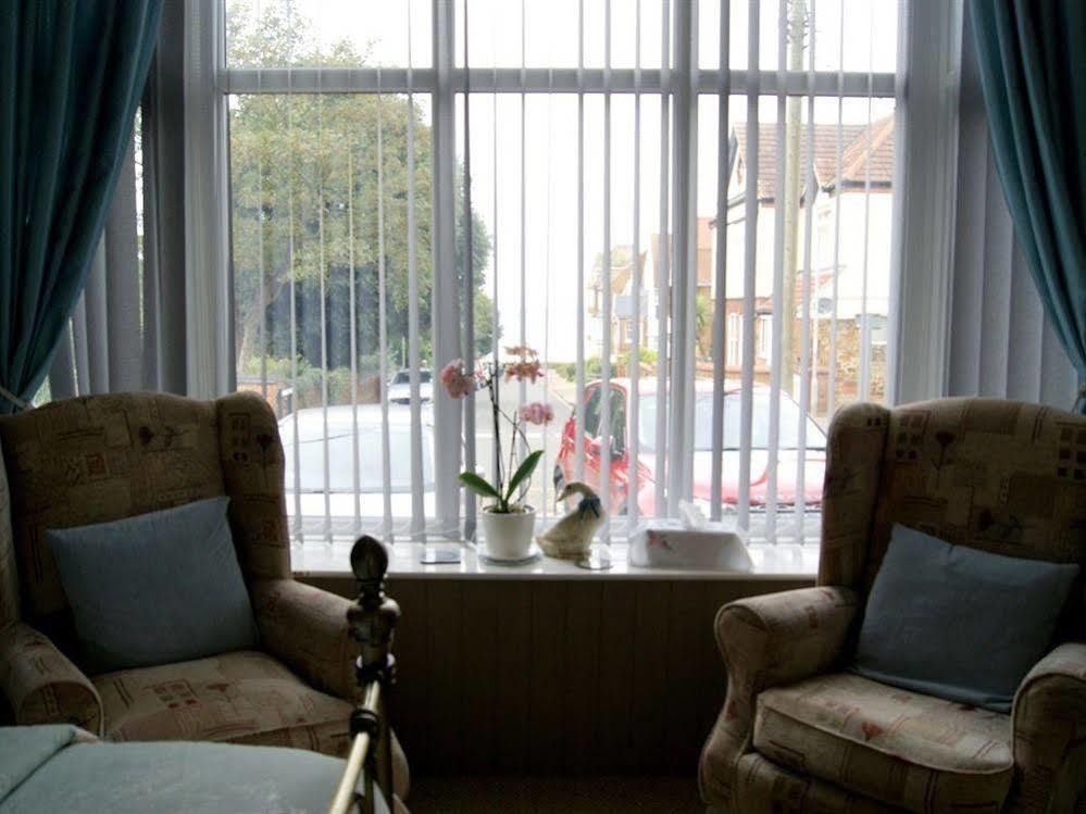 Sunset Guest House Hunstanton Eksteriør billede A window grill