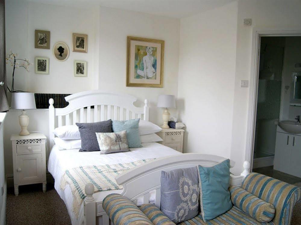 Sunset Guest House Hunstanton Eksteriør billede A bedroom in a typical B&B