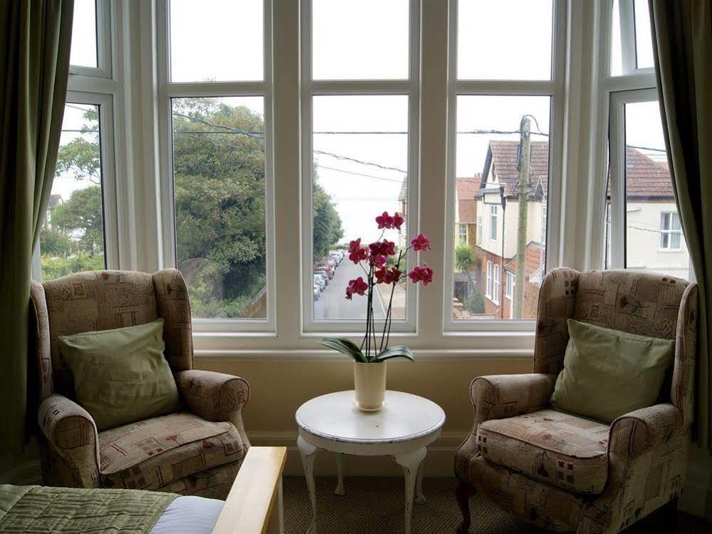 Sunset Guest House Hunstanton Eksteriør billede A window with double glazing